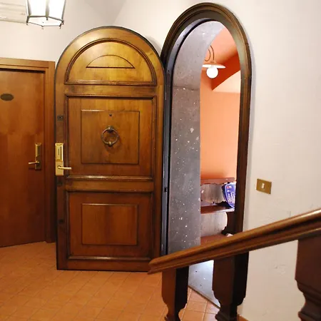 アパートホテル Casale Mostacciano 4*